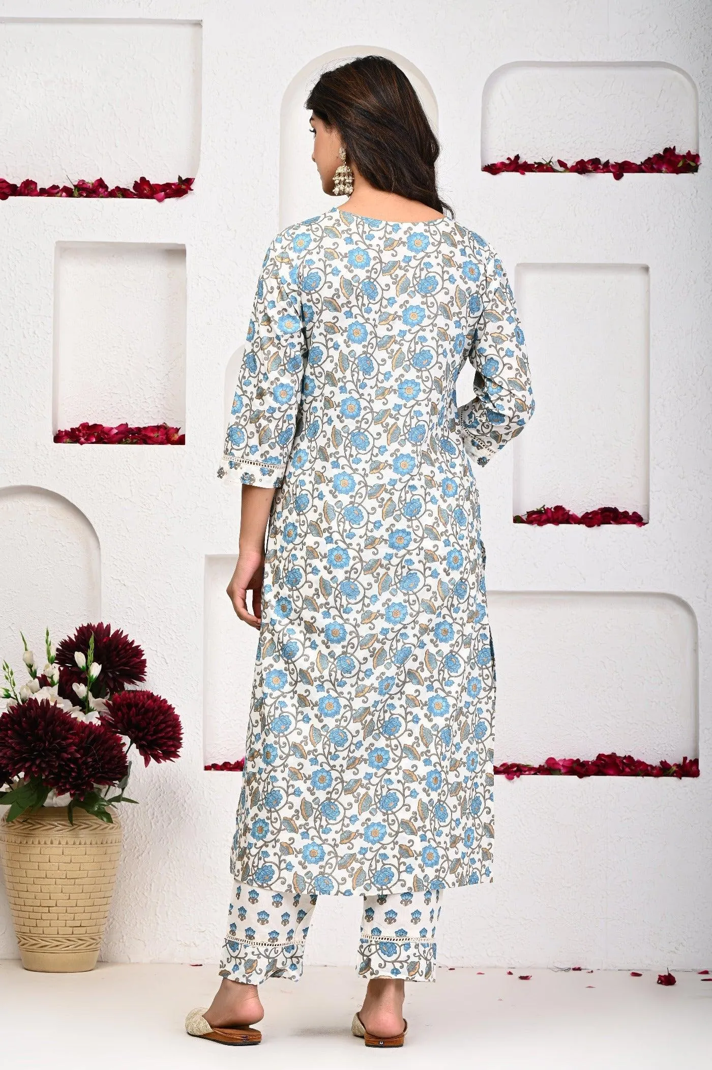 Blue Flower Print V-Neck Dupatta Kurtis Set