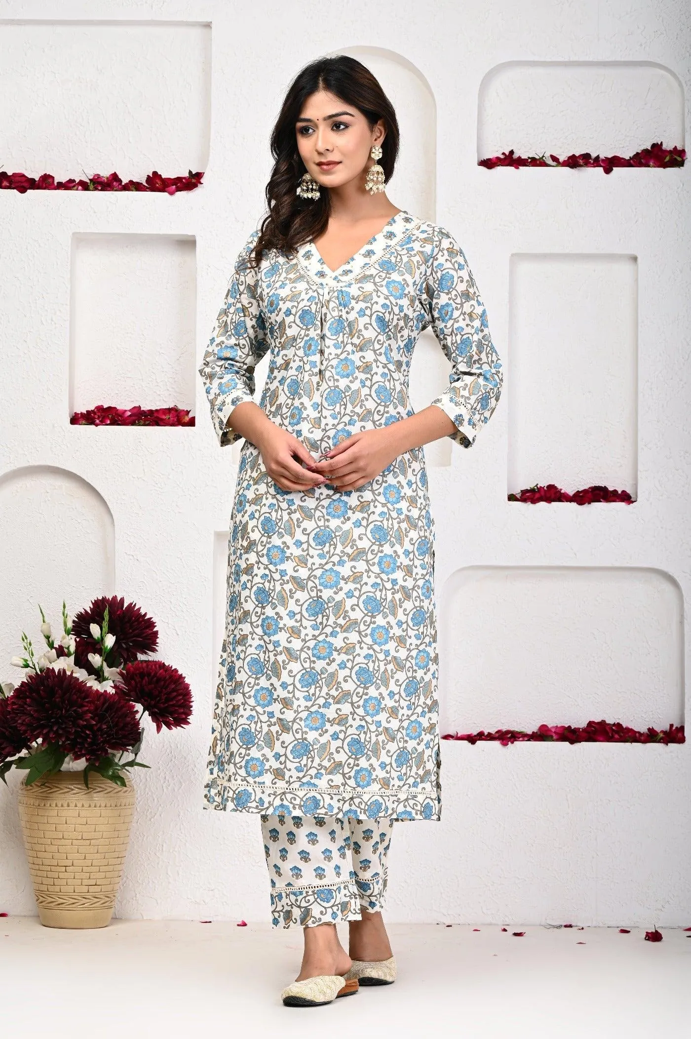 Blue Flower Print V-Neck Dupatta Kurtis Set