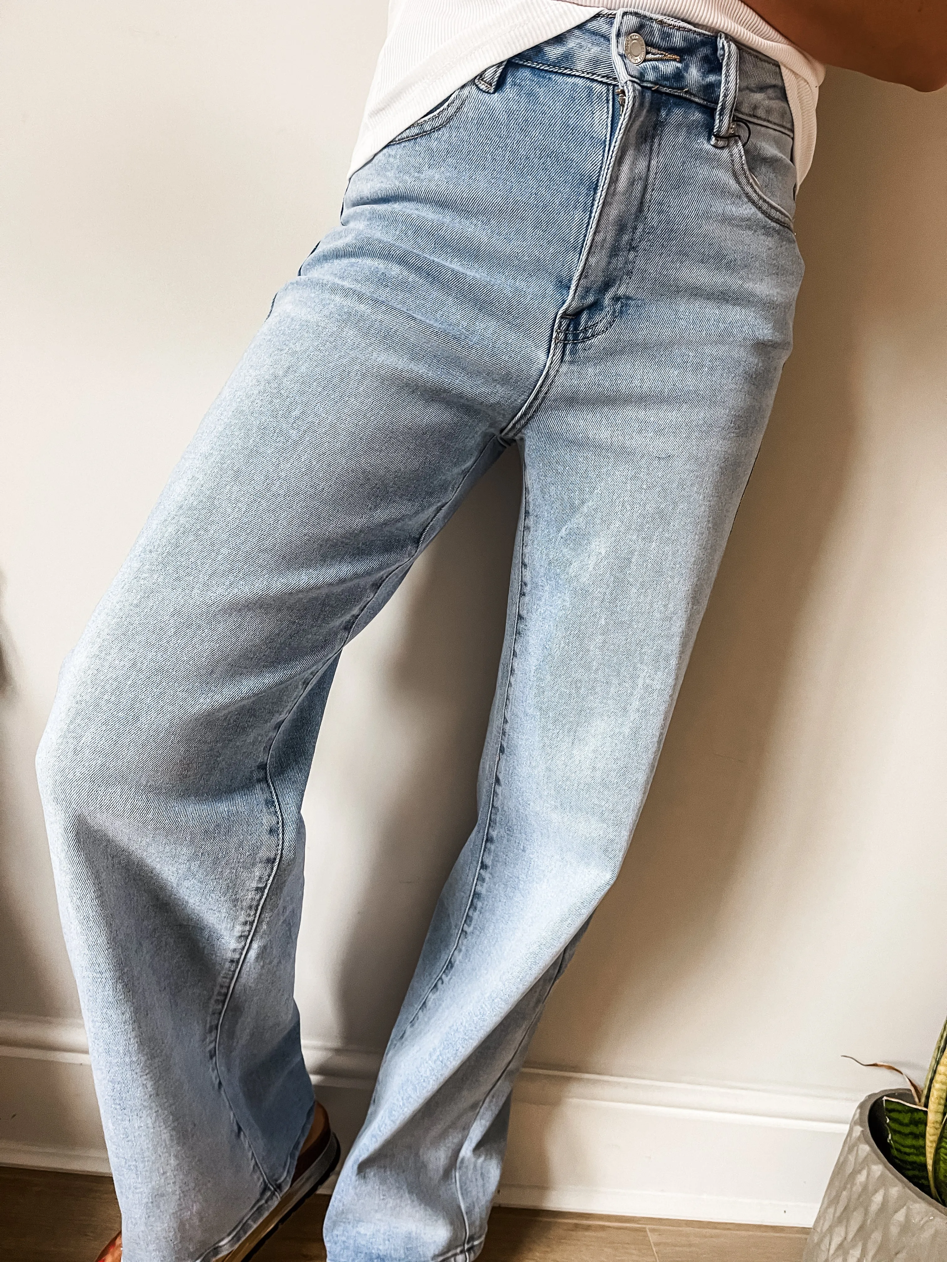 Mid Rise Wide Leg Dad Jeans