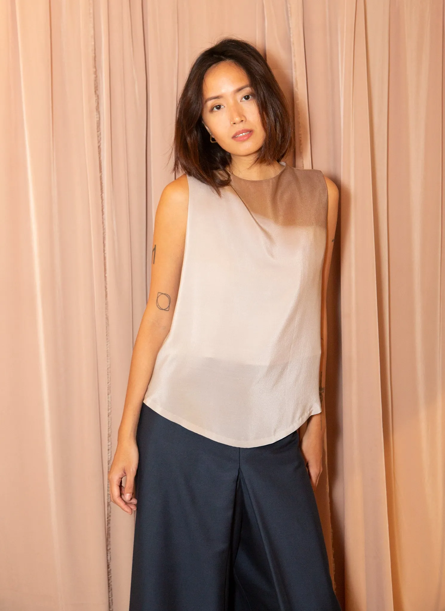 Petal Dropped Arm Printed Silk Tank in Gastropod Coral